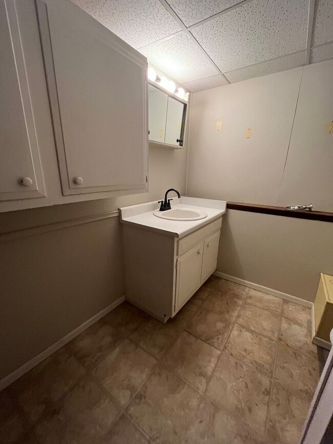 Building Photo - 4 Bed/2 Bath Rental Home with Fenced in Yard!