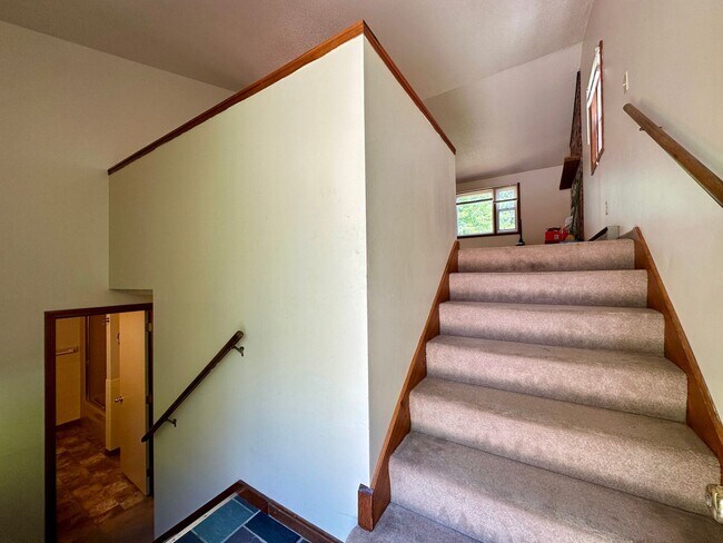 Building Photo - 2 br, 1 bath House - 56 A Stillwater Rd.