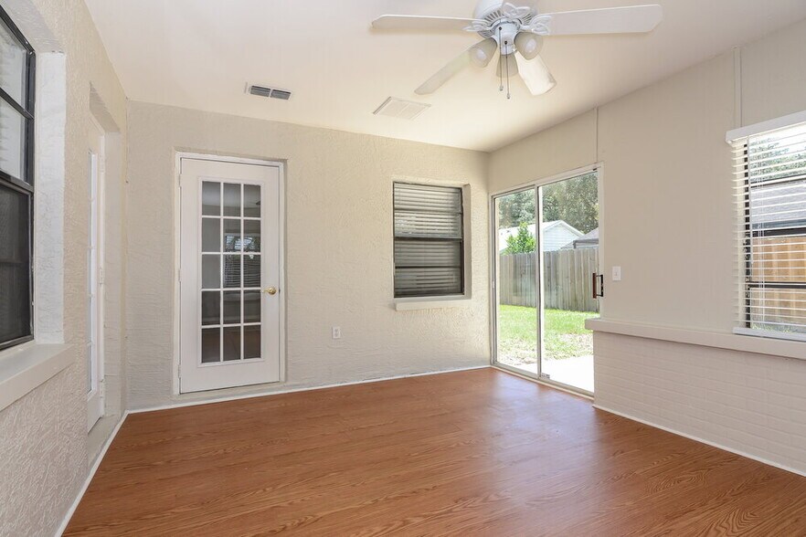 Building Photo - 4243 Tall Oak Ln