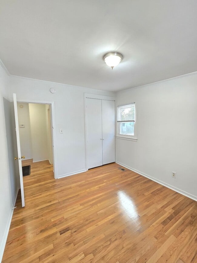 Building Photo - SUNSET PARK - **MOVE IN SPECIAL: $500 OFF ...