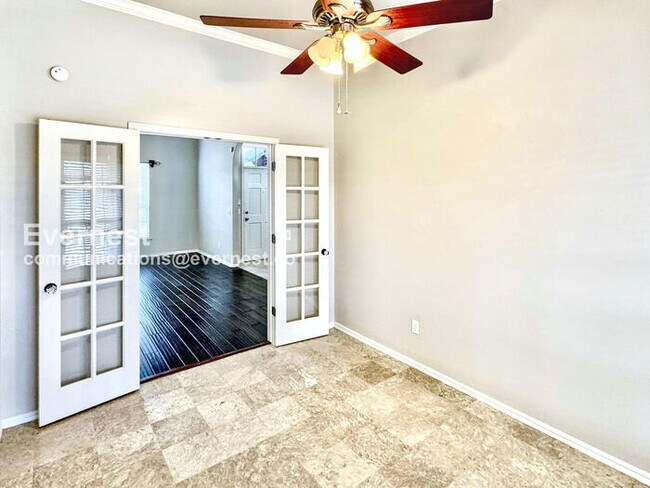 Building Photo - Charming 3-Bed, 2-Bath Home with Fenced Backyard & 2-Car Garage