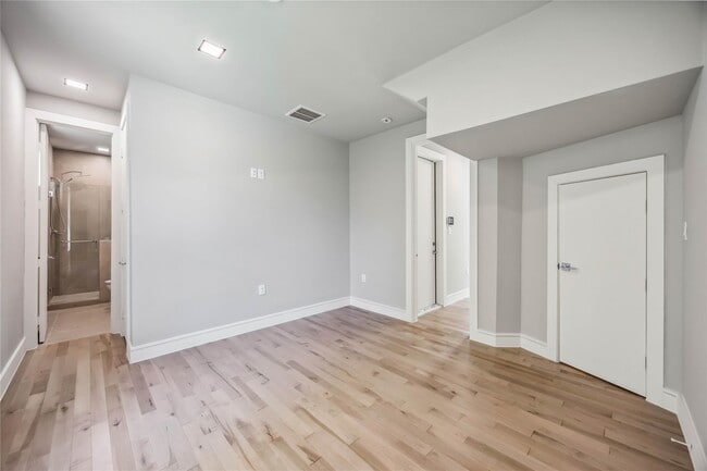 Building Photo - 1111 W 21st St