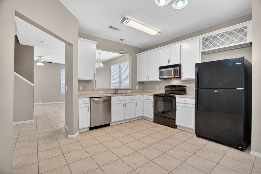 Building Photo - 10624 Traymore Dr