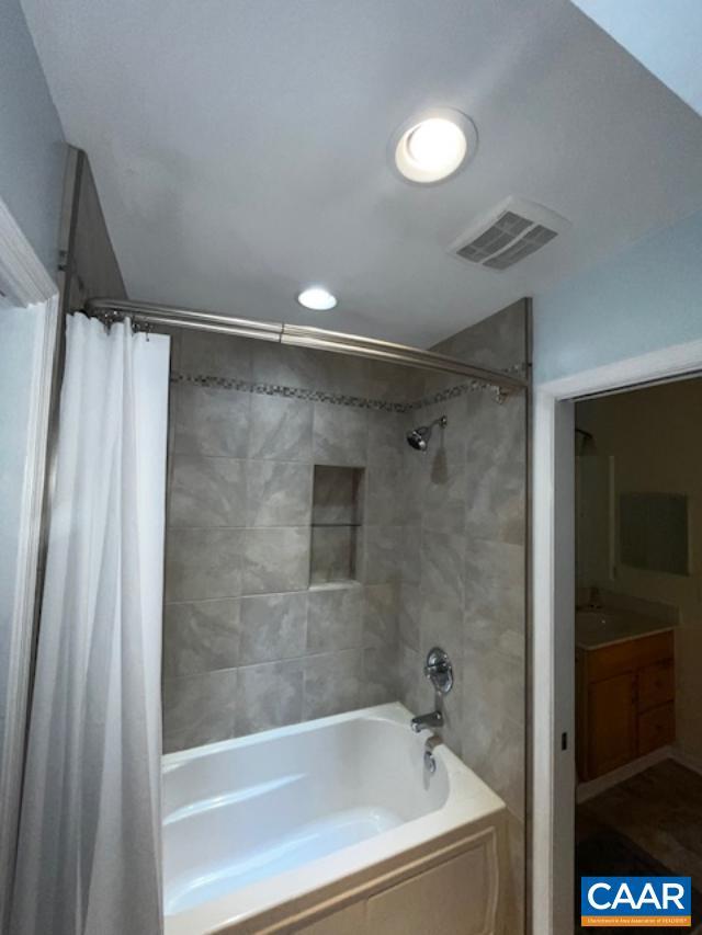 Building Photo - 2 Pineknoll Cir