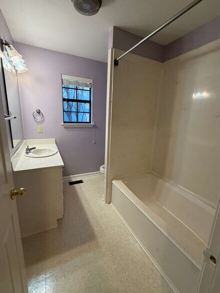 Building Photo - 11409 Hickory Hill Rd