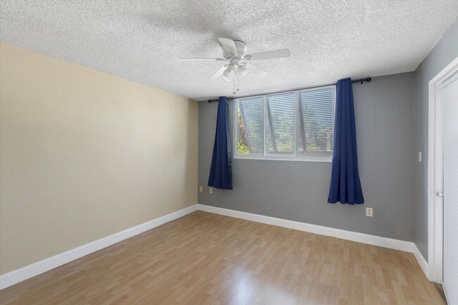 Building Photo - 2 Bedroom 2 bathroom condo available!