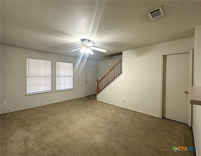 Building Photo - 313 Creek St