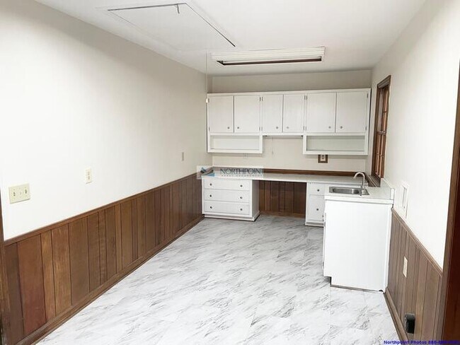 Building Photo - 5BR 3.5BA Stunning Home w/ Kitchen Suite • Garage + Carport in Marietta