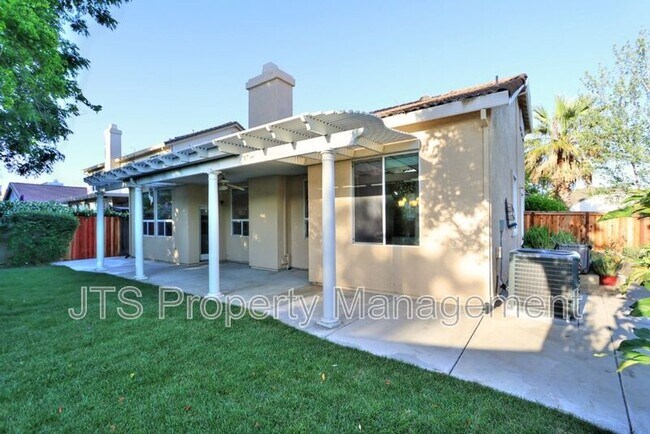 Building Photo - 2040 San Esteban Cir