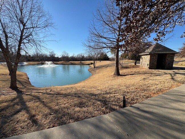 Building Photo - Spacious & Modern Home - 10 Minutes from Tinker AFB!