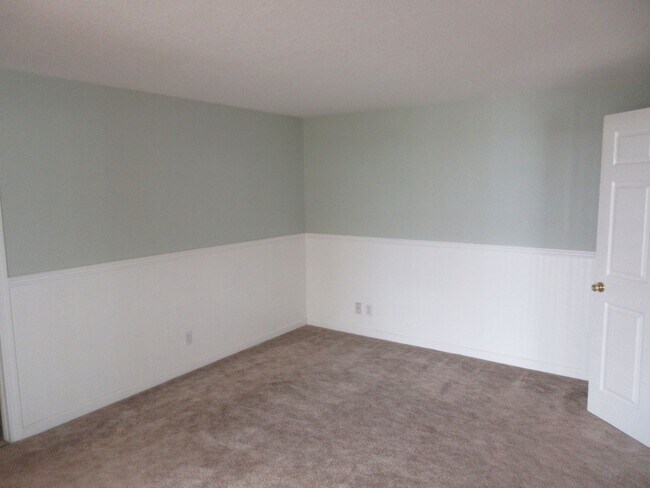 Building Photo - Well Maintained Three Bedroom in Keizer