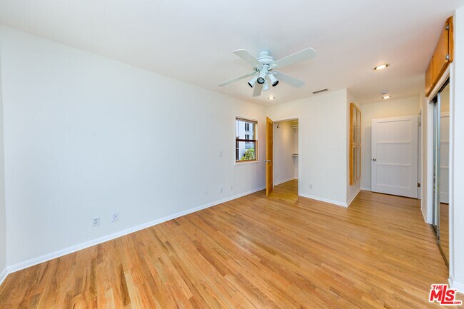 Building Photo - 6506 W 82nd St