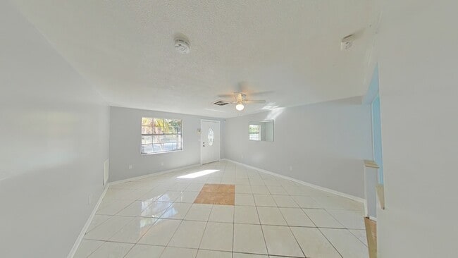 Building Photo - 5606-5689 89th Ave