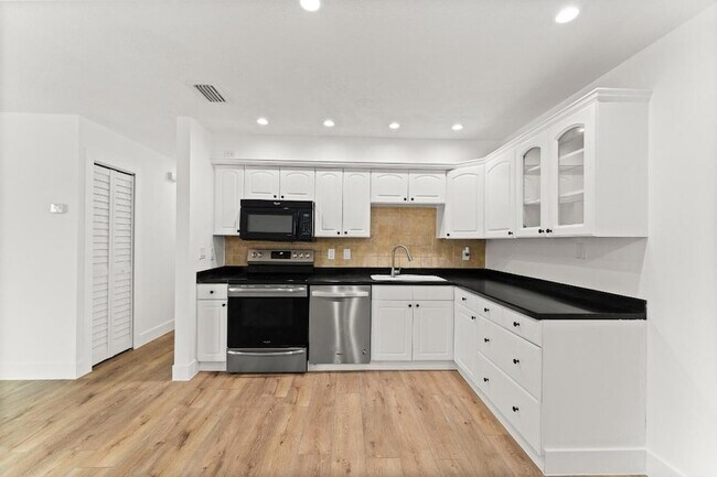 Building Photo - 1575 SW Fresno Rd