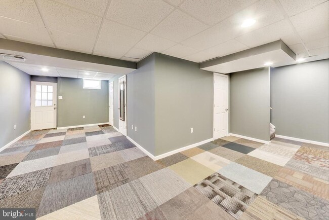 Building Photo - 8813 Francesca Dr