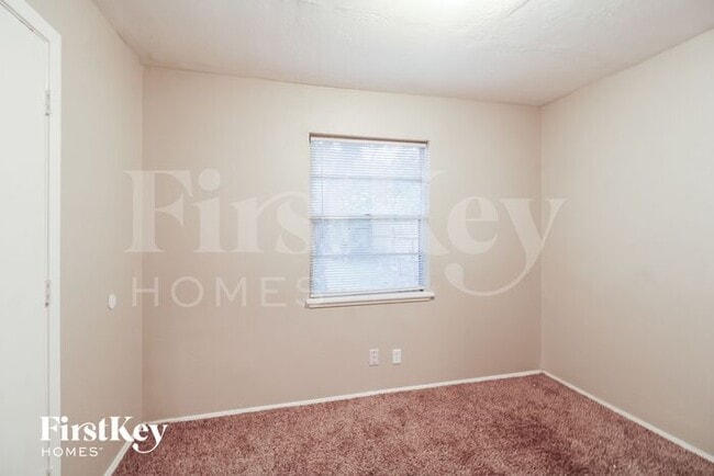 Building Photo - 4415 Akard St