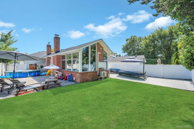 Building Photo - 2327 Cleveland St