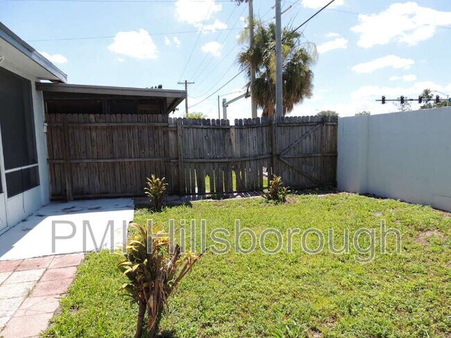 Building Photo - 944 Burlwood St