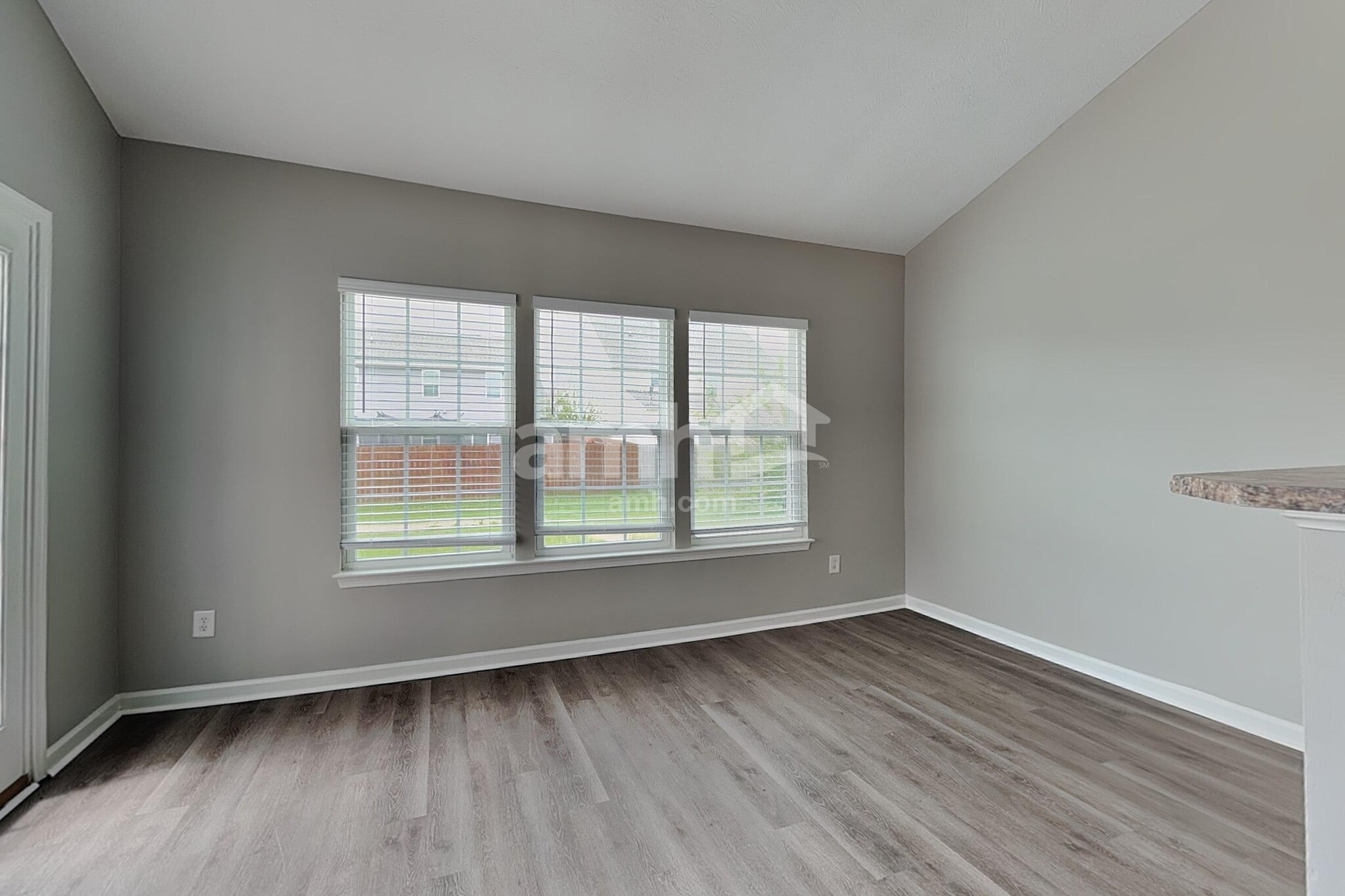 Building Photo - 676 Classic Ln