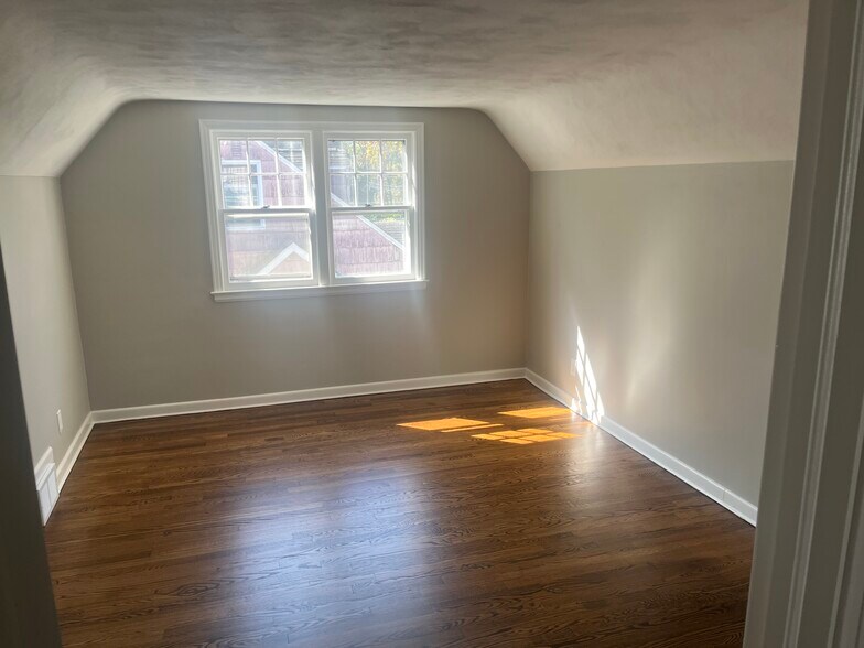 Bedroom 2 - 40 Main St