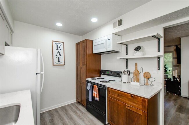 Building Photo - 5157 Roswell Rd NE