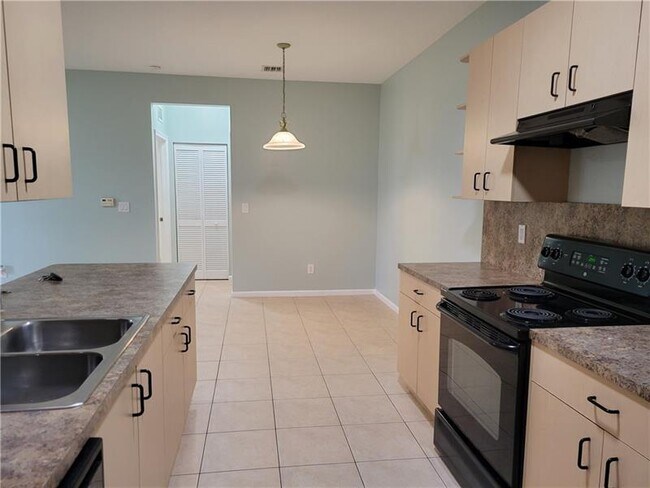 Building Photo - 3569 Forest Hill Blvd