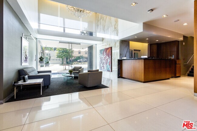 Building Photo - 838 N Doheny Dr