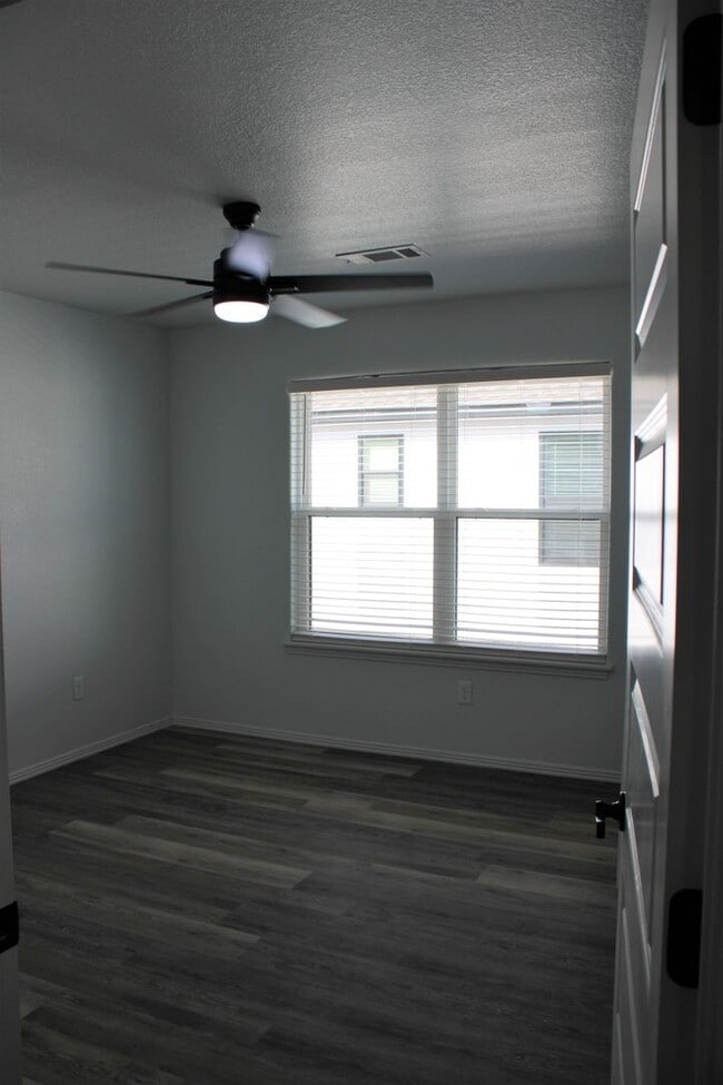 Building Photo - COX-NORTHRIDGE DR-1