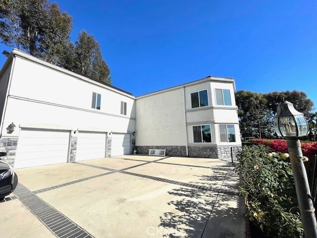 Building Photo - 401 Puddingstone Dr