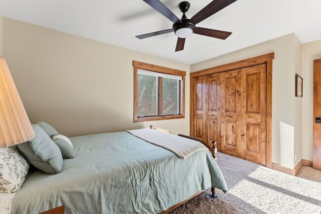 Building Photo - Breck 3-bedroom home with views! 6-12 month lease!