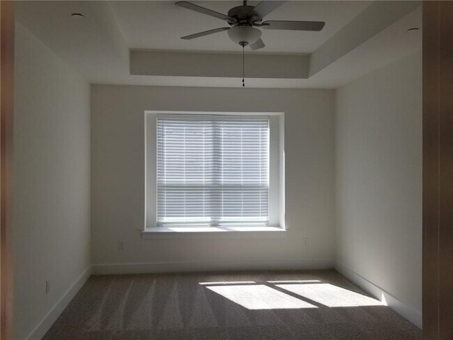 Building Photo - 1614 Roseburg Dr