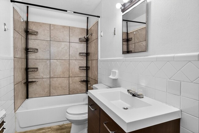 Building Photo - 2011 W 16th St