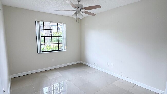 Building Photo - 5136 Floria Dr
