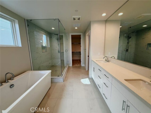 Building Photo - 104 Carmine