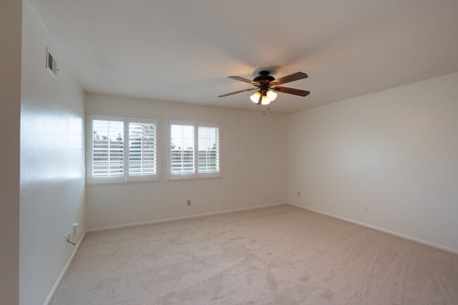 Building Photo - Spacious 2 Story House in cul-de-sac with ...