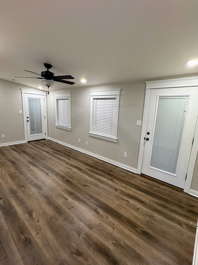 Building Photo - 116 Montrose Dr