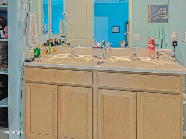 Building Photo - 41767 W Sagebrush Ct