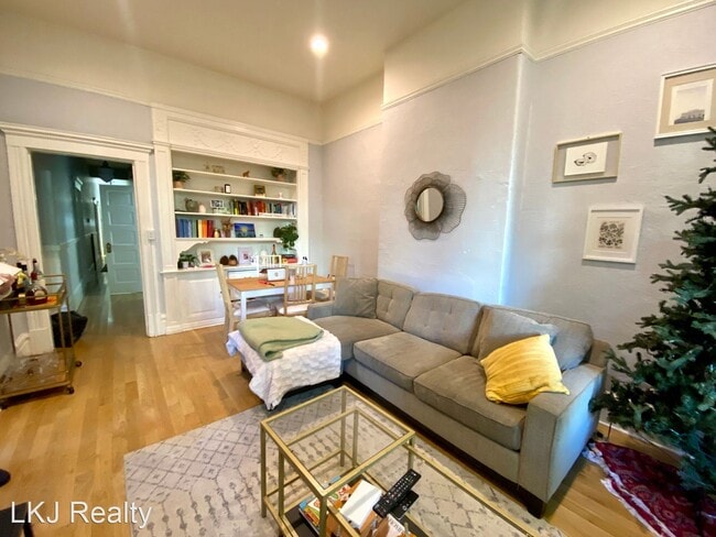 Building Photo - 4 br, 1.5 bath House - 2926 Pine Street