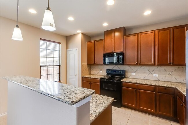 Building Photo - 868 Water Hyacinth Loop