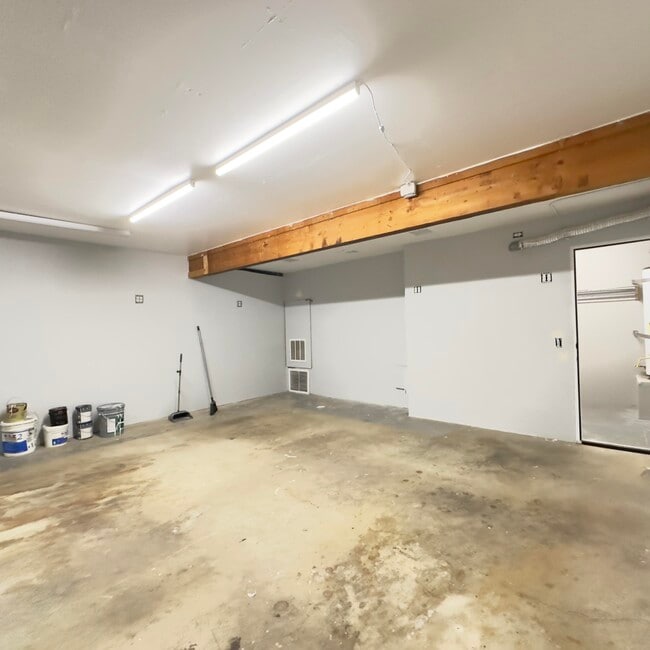 Building Photo - 27131 Shadowcrest Ln