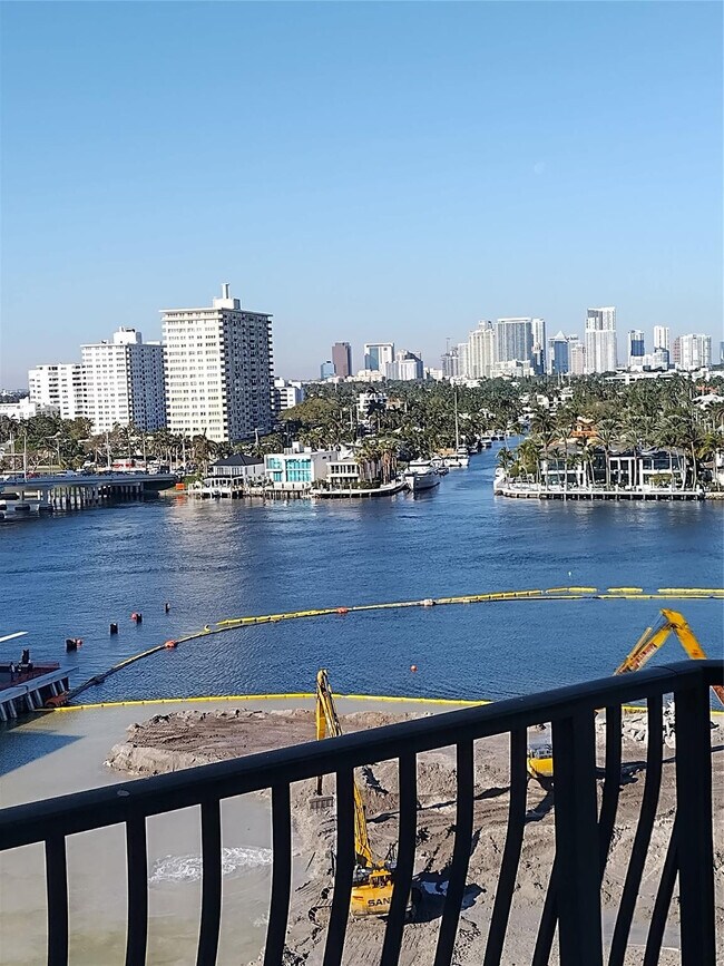 Building Photo - 100 S Birch Rd