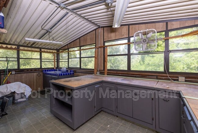 Building Photo - 646 Blue Ridge Dr