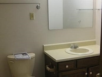 Building Photo - 100 Cove Way