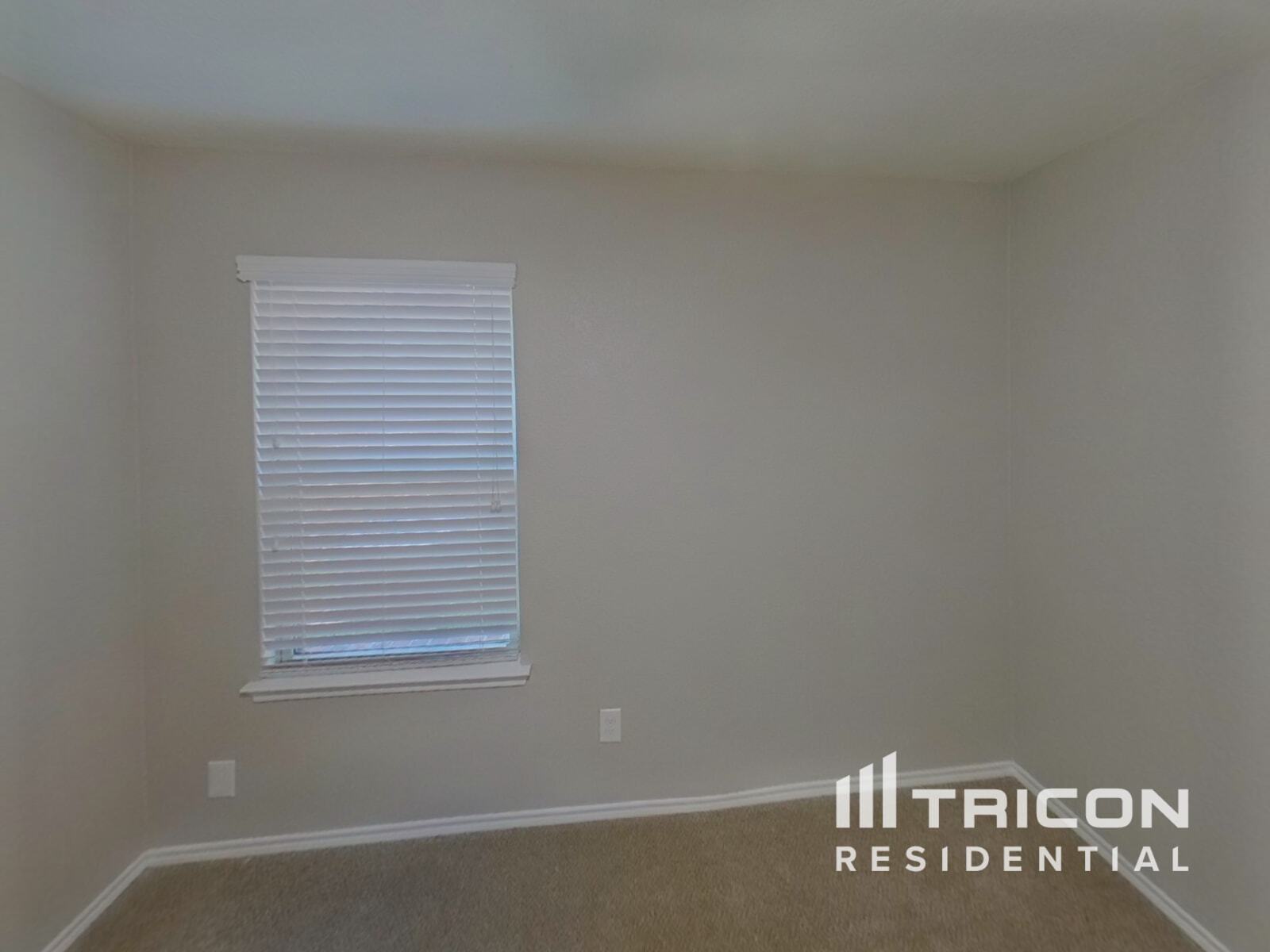 Building Photo - 1112 Roman Dr