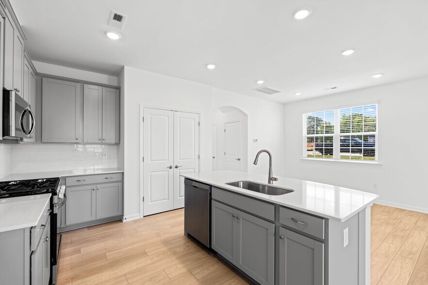 Building Photo - 615 Blaire Ridge Way