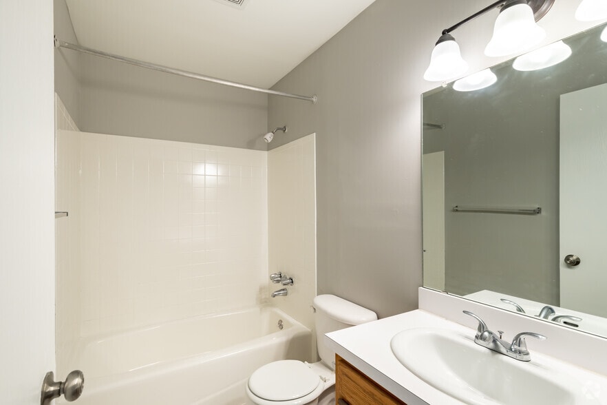 3BR, 1.5BA - 1,450SF - Bathroom - Turtle Creek Apartments
