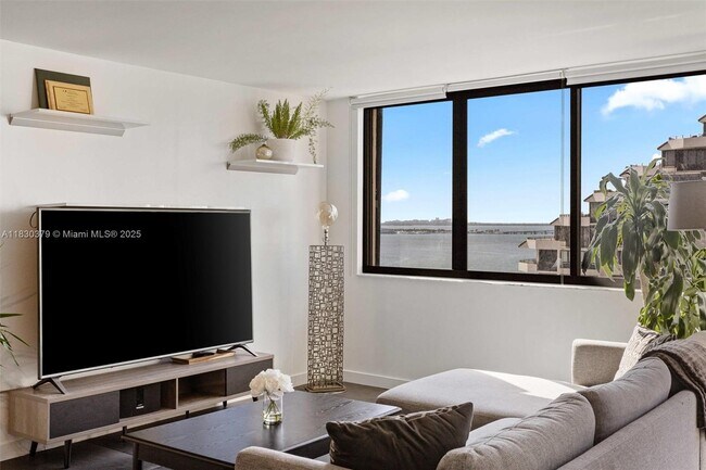 Building Photo - 540 Brickell Key Dr
