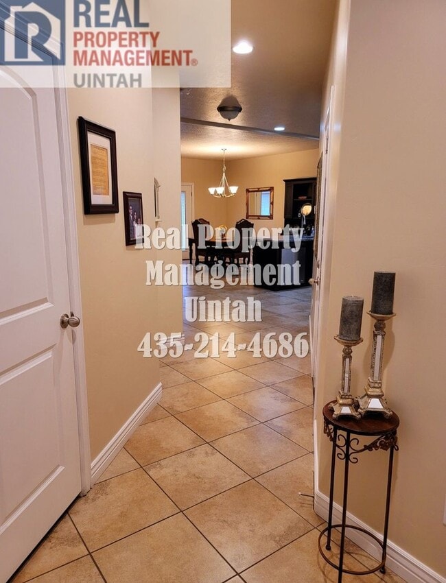 Building Photo - Beautiful 3 bed 2.5 bath Split Mountain Condo.