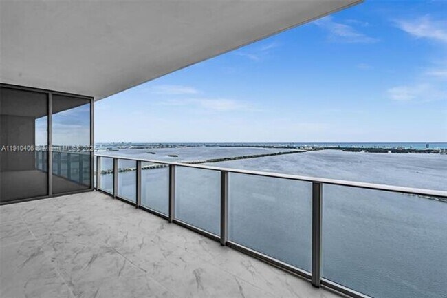 Building Photo - 700 NE 24th St