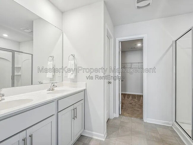Building Photo - 633 Birchhead Dr